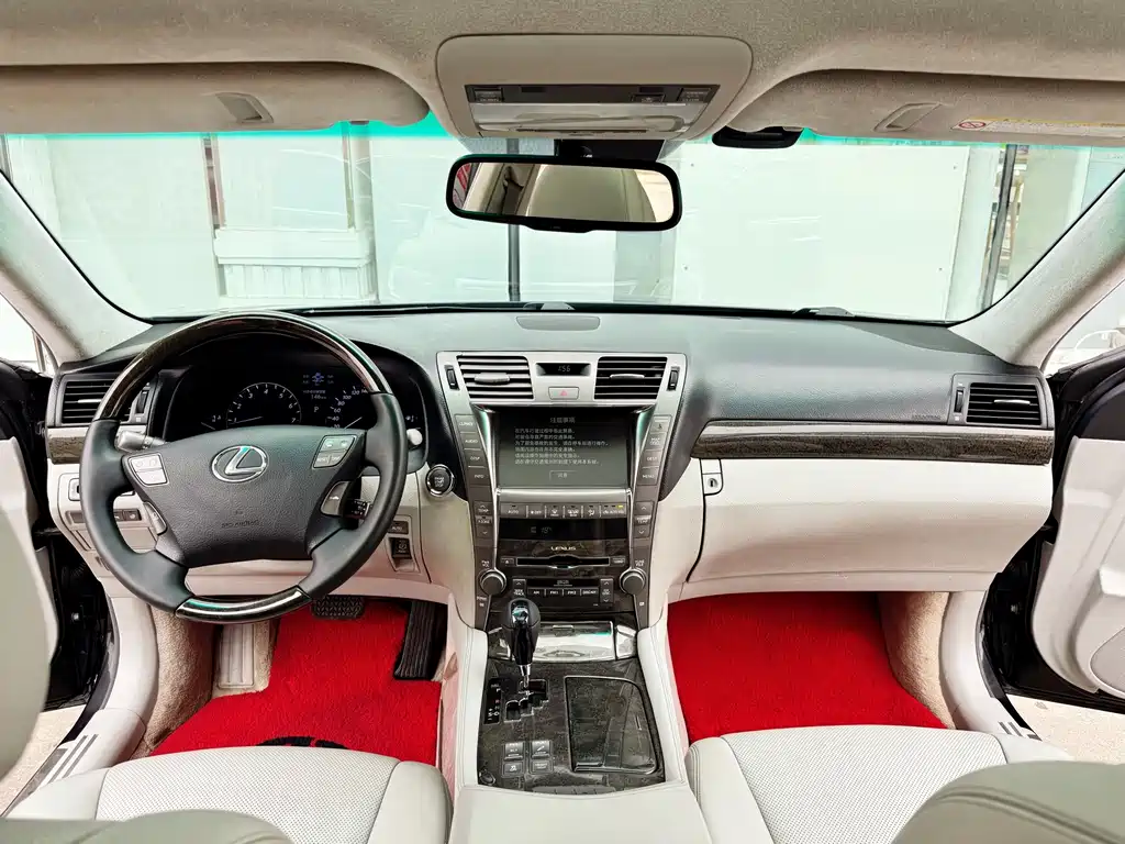 Lexus LS — миниатюра 12