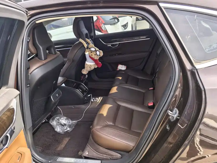 Volvo S90 — миниатюра 11