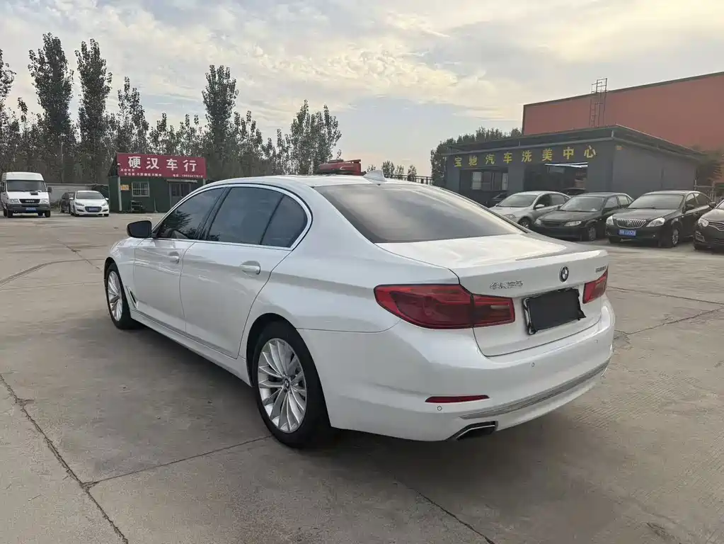 BMW 5 Series — миниатюра 6