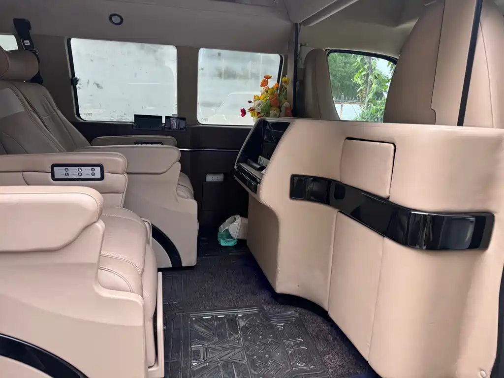 GMC Savana — миниатюра 25