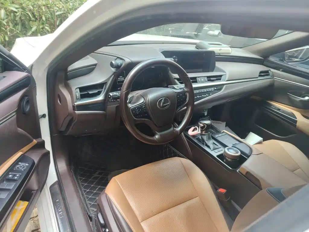 Lexus ES — миниатюра 13