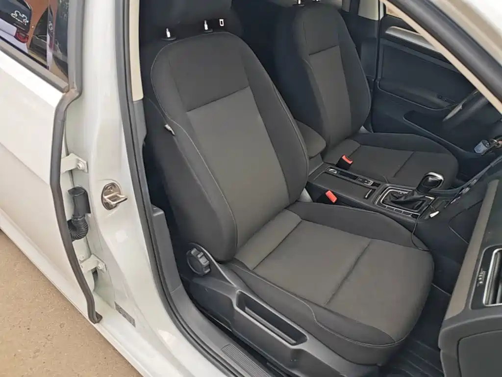 Volkswagen Golf — миниатюра 25