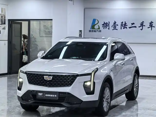 CADILLAC XT4