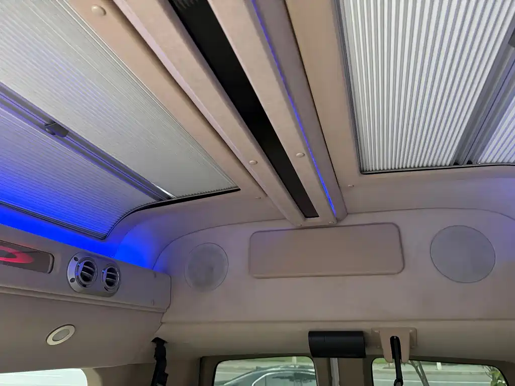 GMC Savana — миниатюра 9