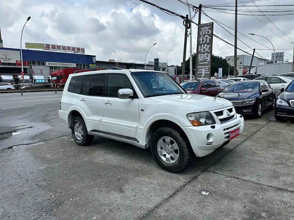 Mitsubishi Pajero — миниатюра 3
