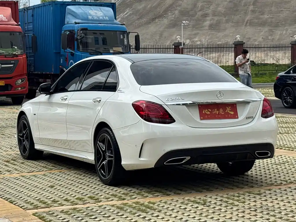 Mercedes-Benz C-Class — миниатюра 6