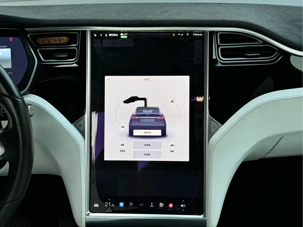 Tesla Model X — миниатюра 12