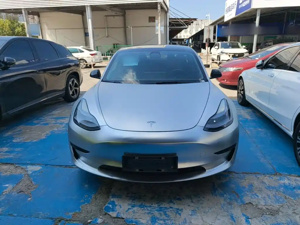 Tesla Model 3 — миниатюра 3