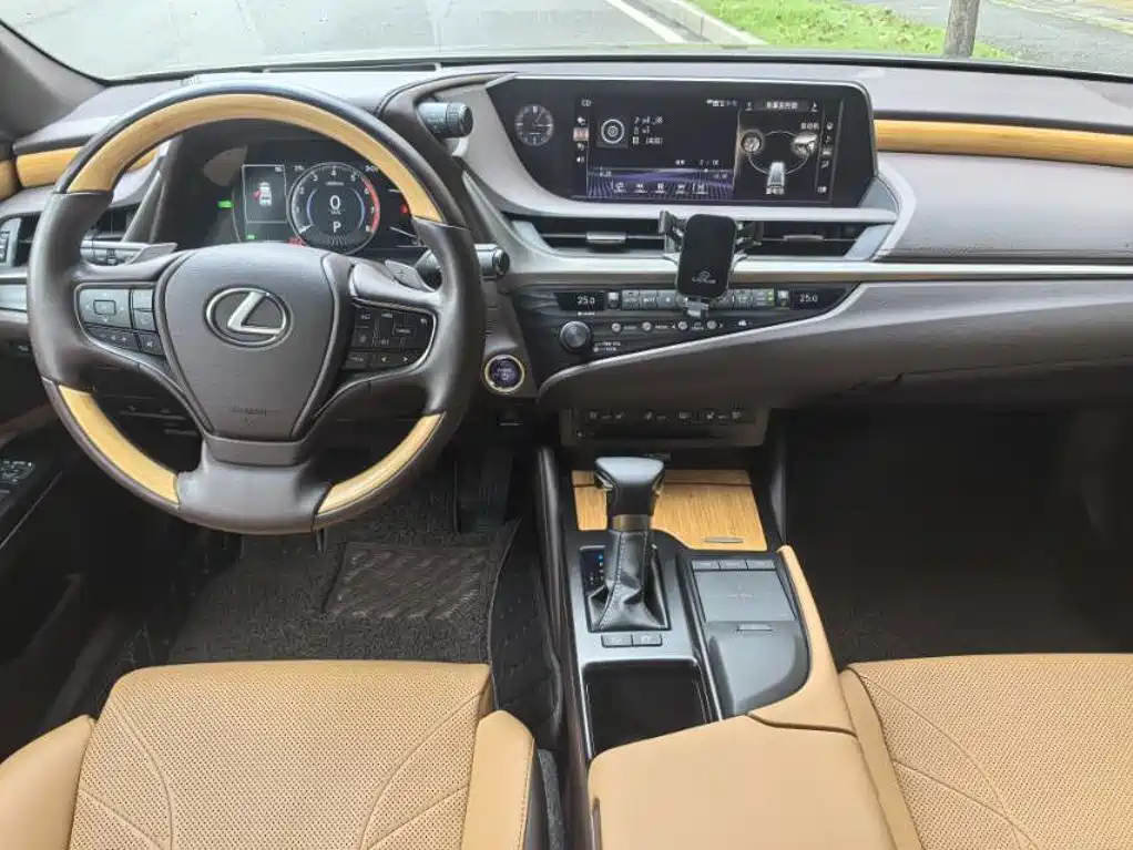 Lexus ES — миниатюра 10