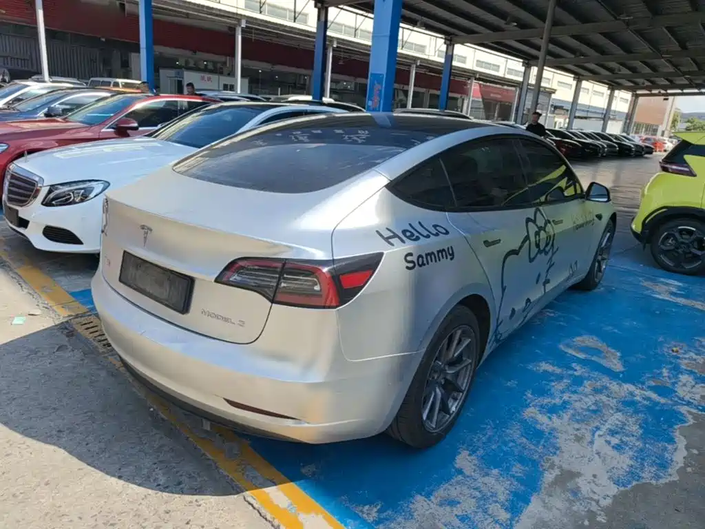 Tesla Model 3 — миниатюра 7