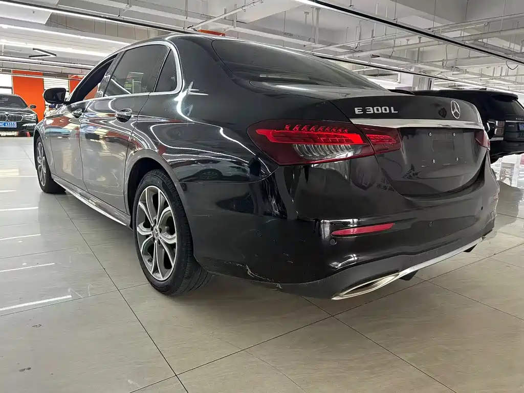 Mercedes-Benz E-Class — миниатюра 8