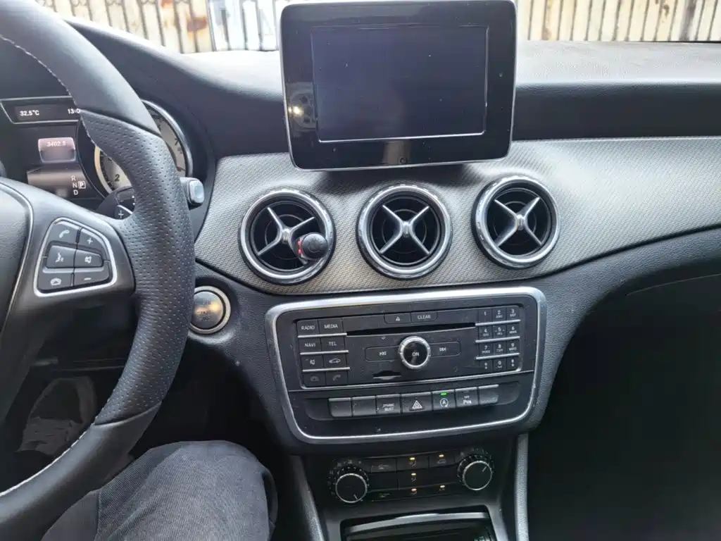 Mercedes-Benz GLA — миниатюра 10