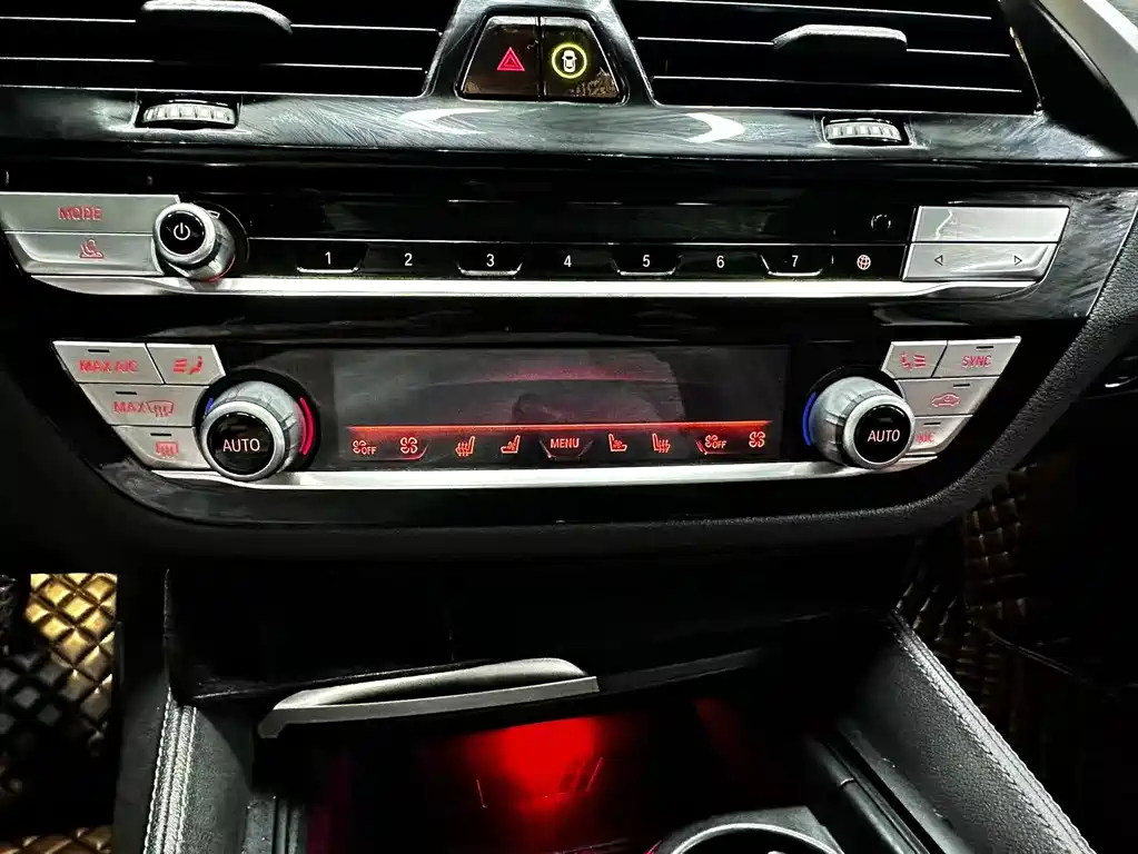 BMW 5 Series — миниатюра 6