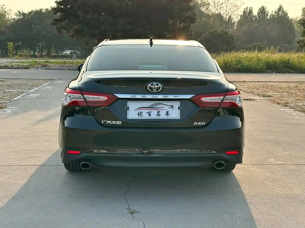Toyota Camry — миниатюра 5