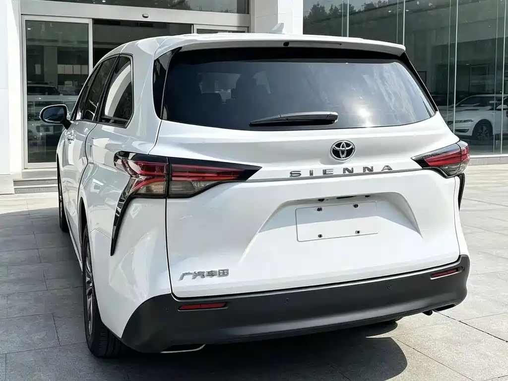 Toyota Sienna — миниатюра 6