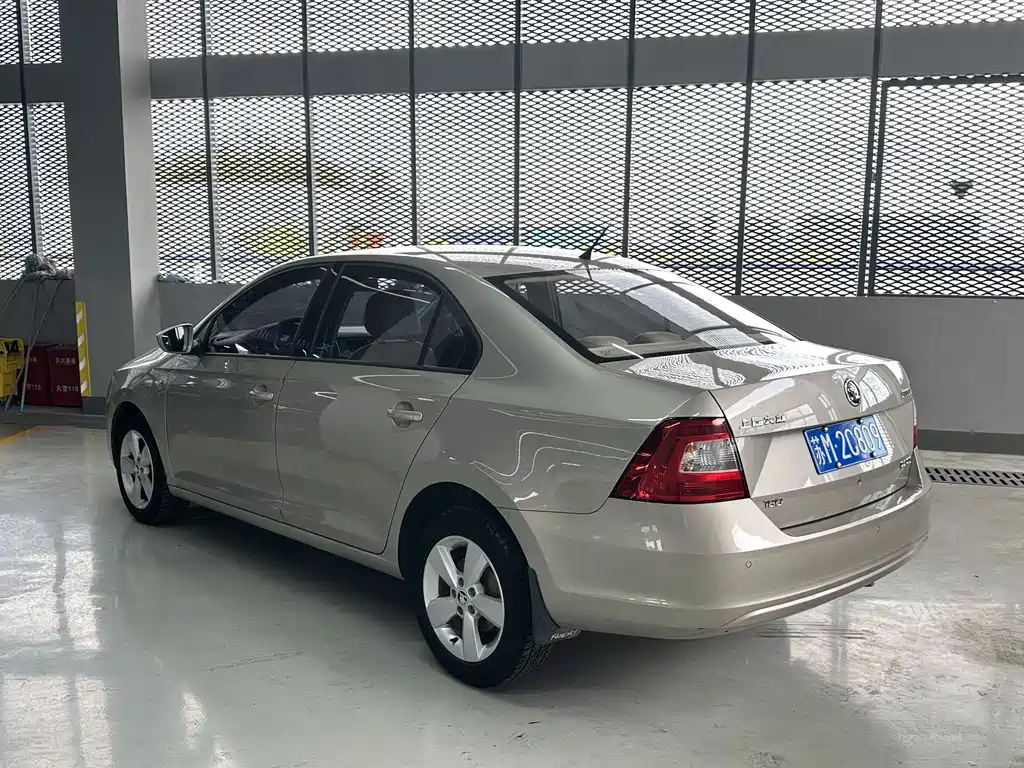 Skoda Rapid — миниатюра 9