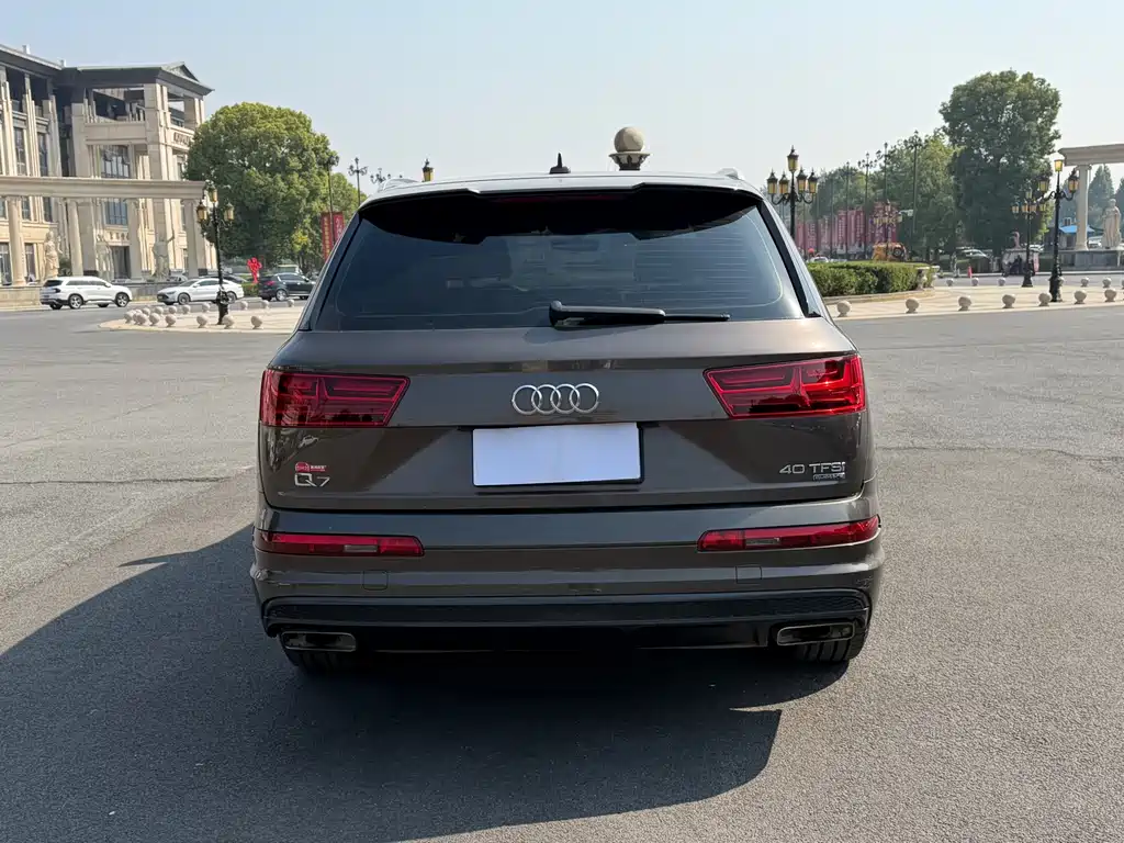 Audi Q7 — миниатюра 5