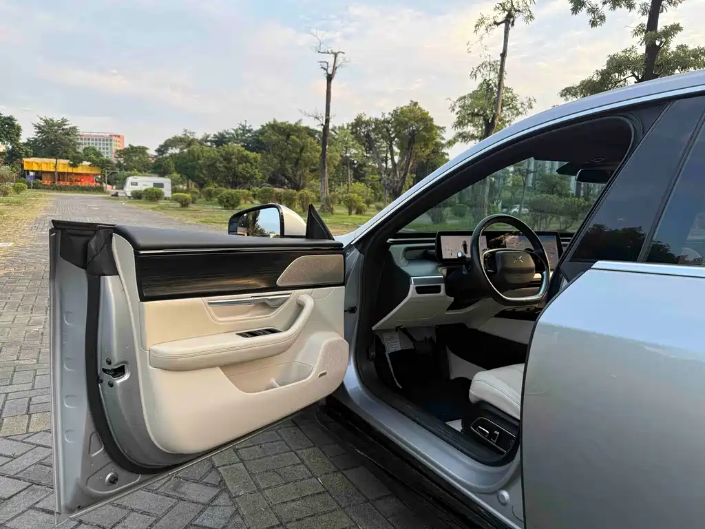 XPeng P7 — миниатюра 16