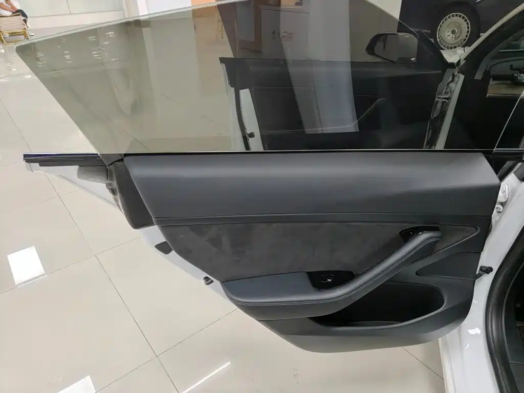 Tesla Model 3 — миниатюра 19