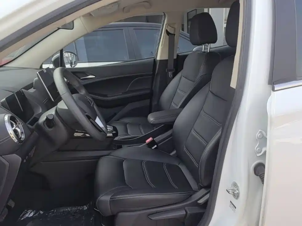BYD Yuan EV — миниатюра 15
