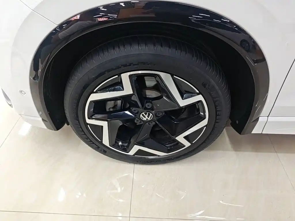 Volkswagen Tiguan L — миниатюра 23