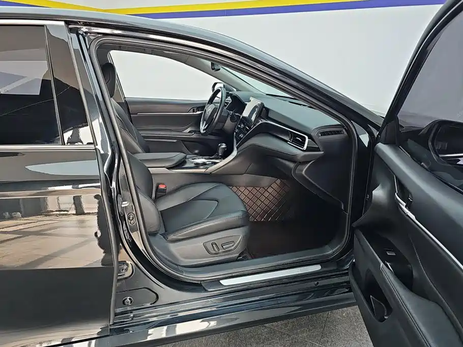 Toyota Camry 2021 2.5G Luxury