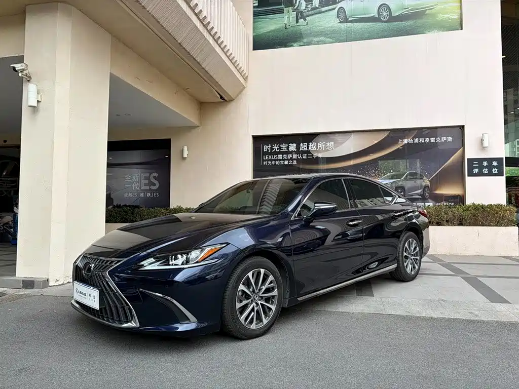 Lexus ES 2022