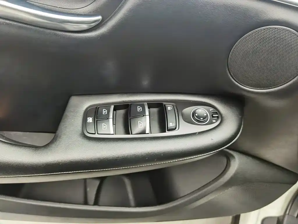 Infiniti QX50 — миниатюра 9