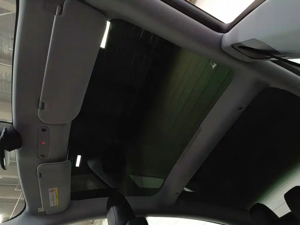 Tesla Model 3 — миниатюра 14