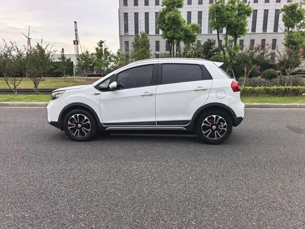 Geely Vision X3 — миниатюра 10