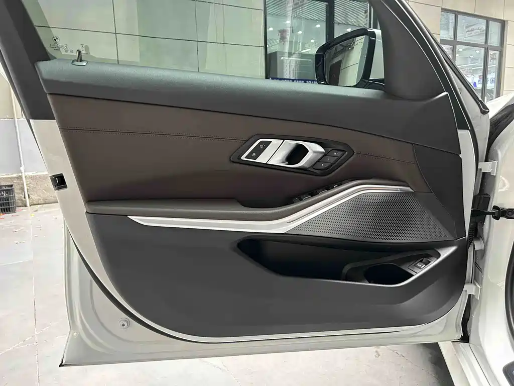 BMW 3 Series — миниатюра 16