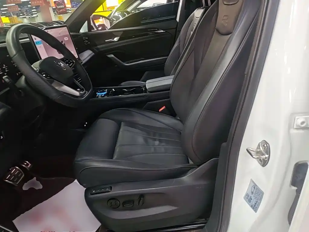 Volkswagen Tiguan L — миниатюра 15