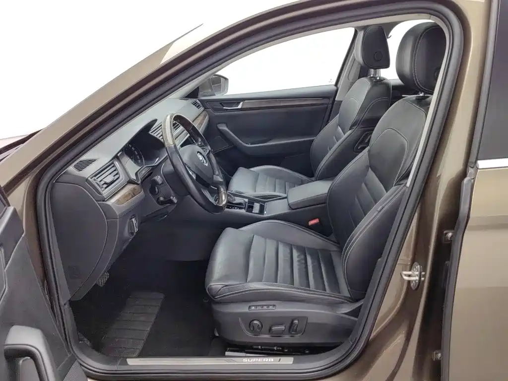 Skoda Superb — миниатюра 10