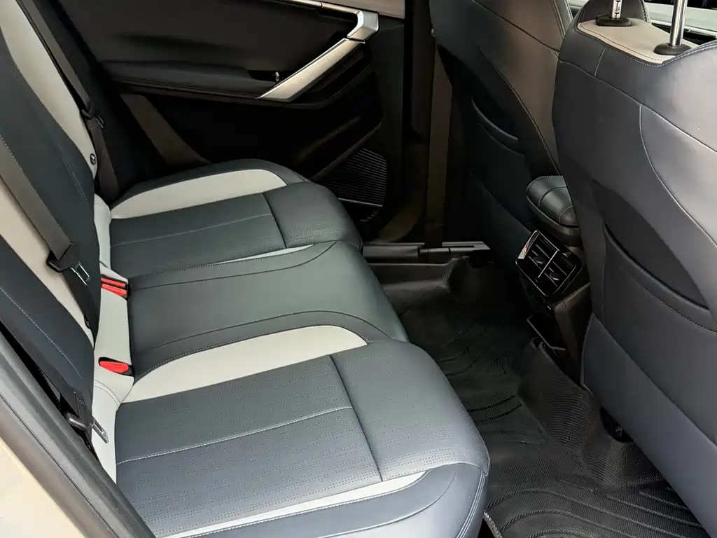 Geely Boyue L — миниатюра 10