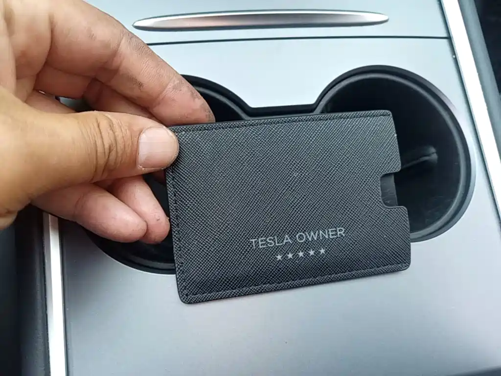 Tesla Model Y — миниатюра 9