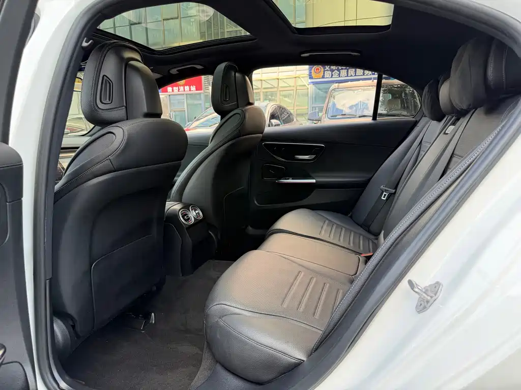 Mercedes-Benz C-Class — миниатюра 7
