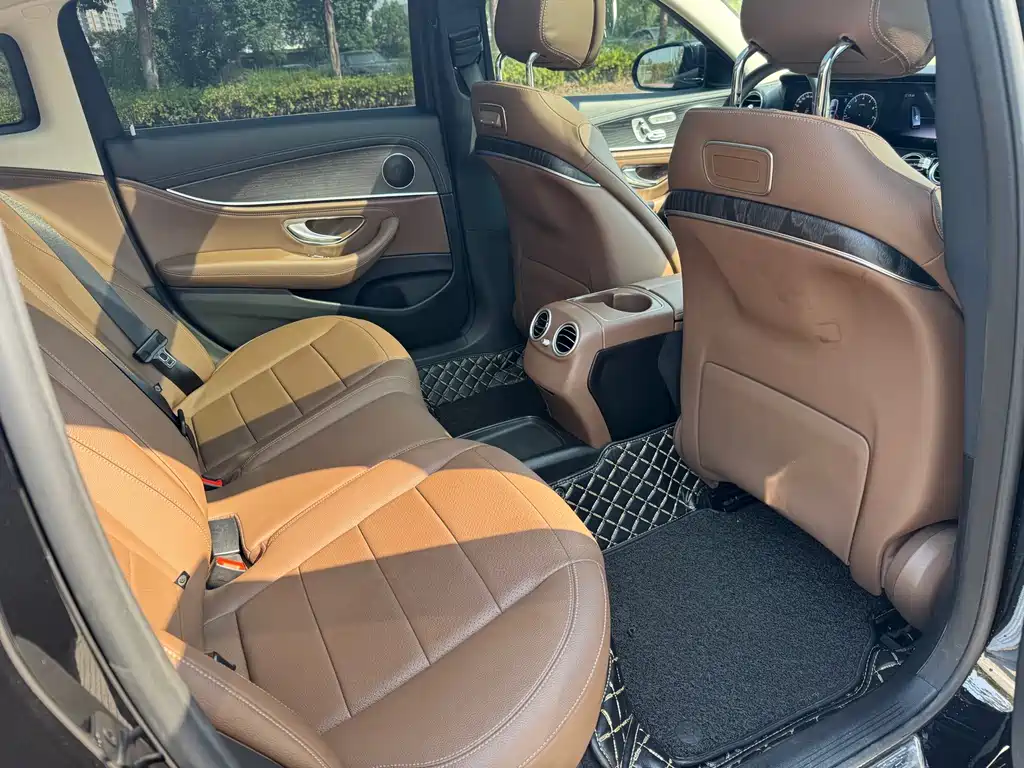 Mercedes-Benz E-Class — миниатюра 12