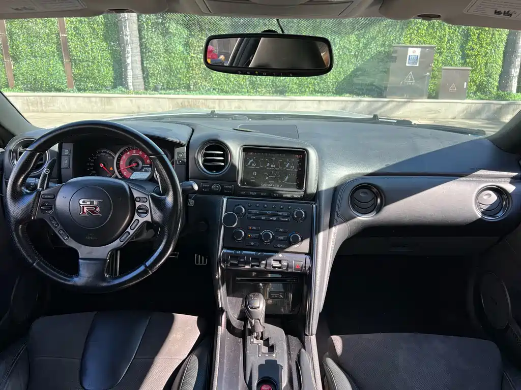 Nissan GT-R — миниатюра 16