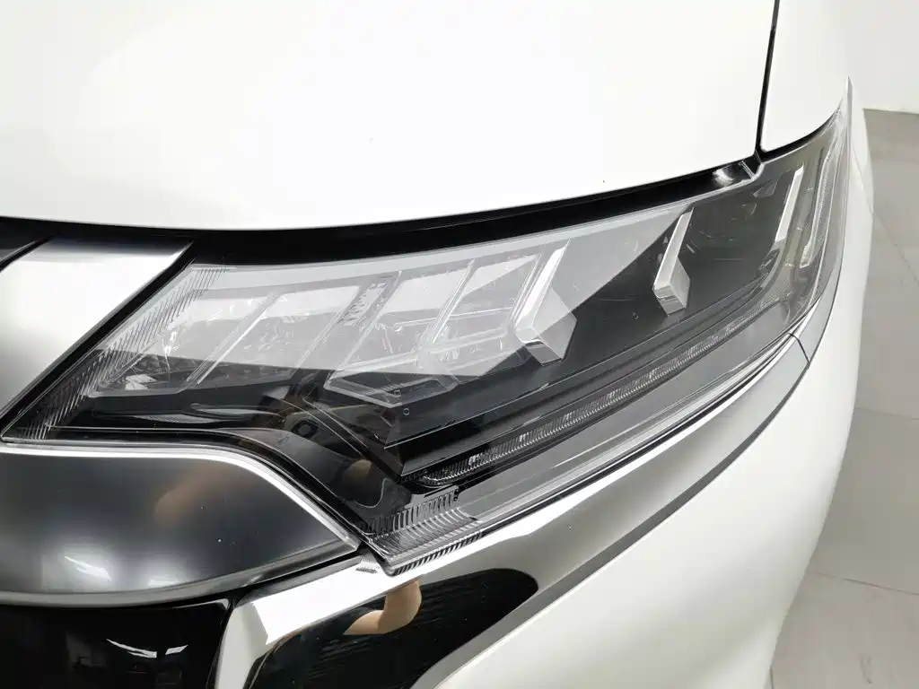 Mitsubishi Outlander — миниатюра 7