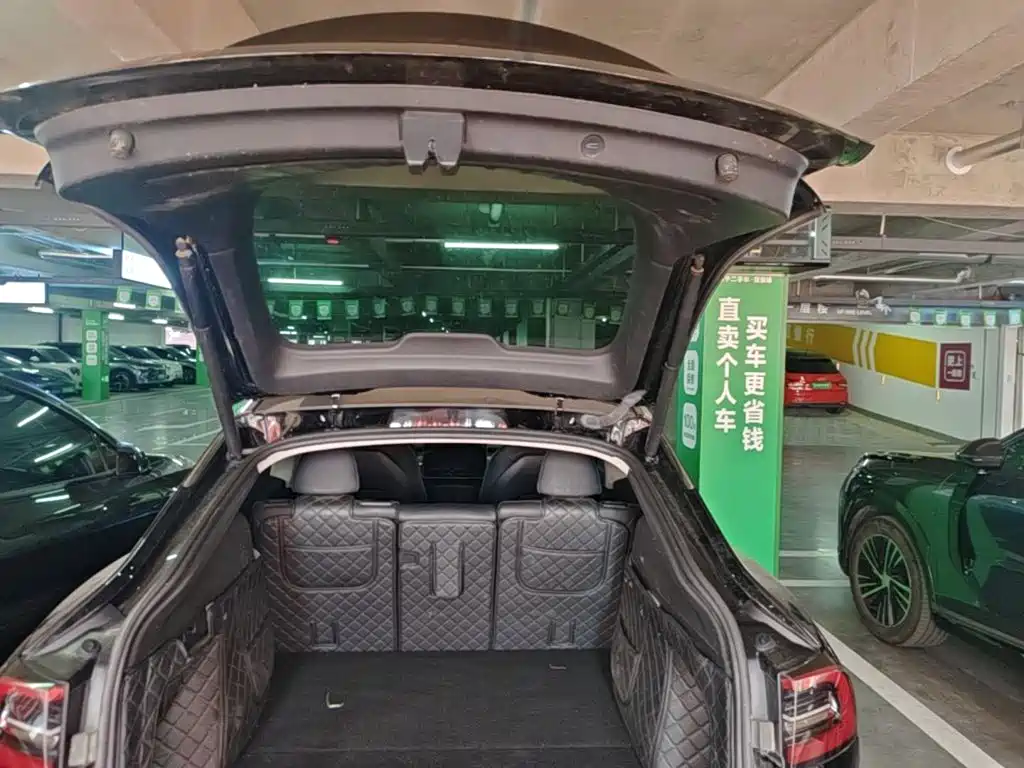Tesla Model Y — миниатюра 15