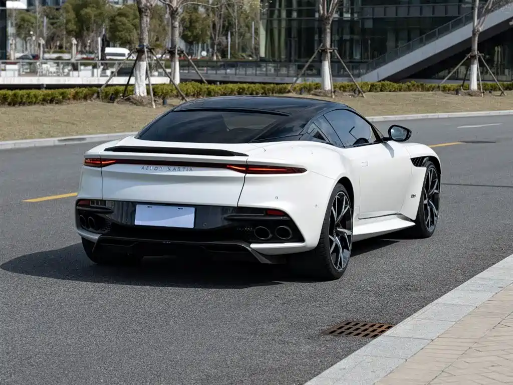 Aston Martin DBS — миниатюра 4