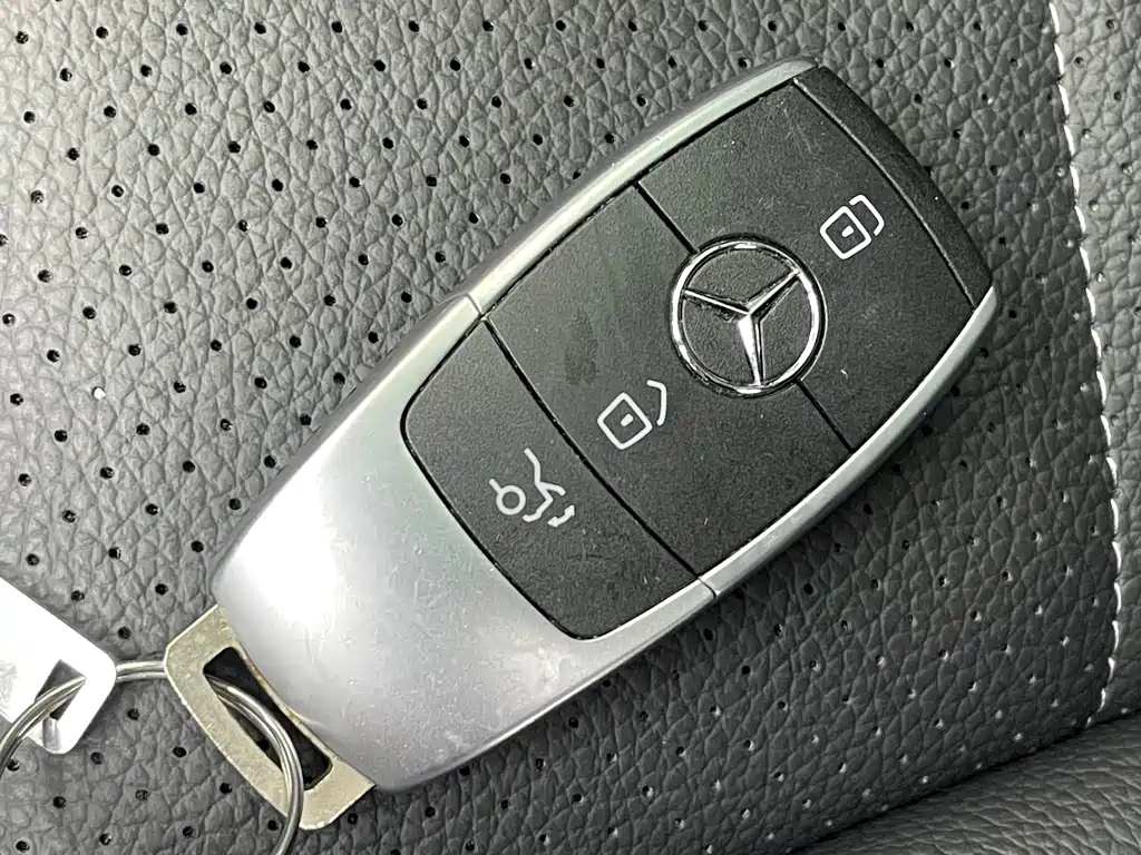 Mercedes-Benz EQC — миниатюра 15