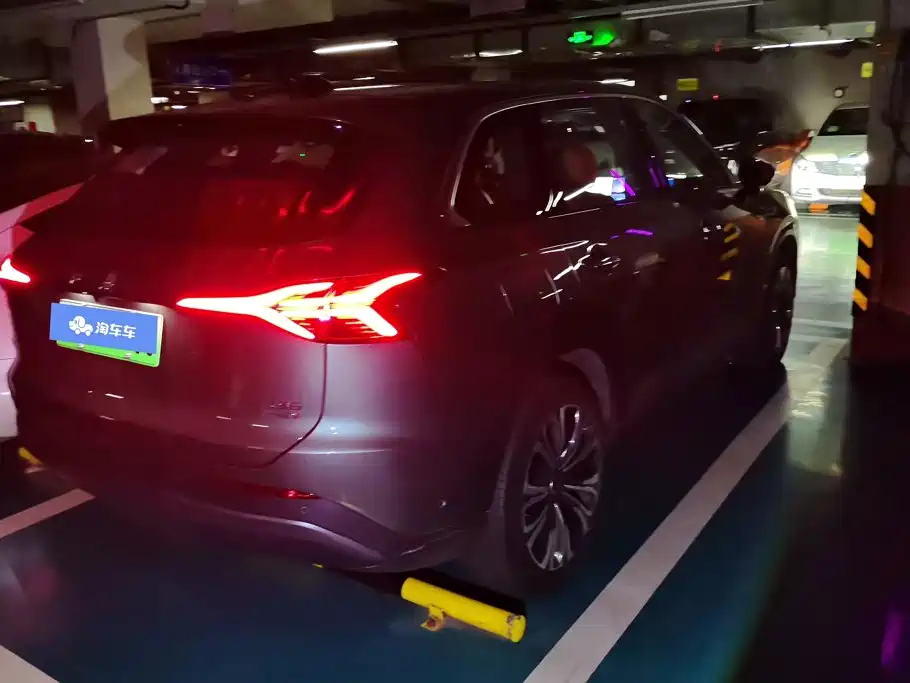 Hongqi Красный флаг HS6 PHEV — миниатюра 3