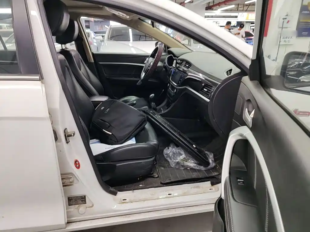 Geely Emgrand — миниатюра 25