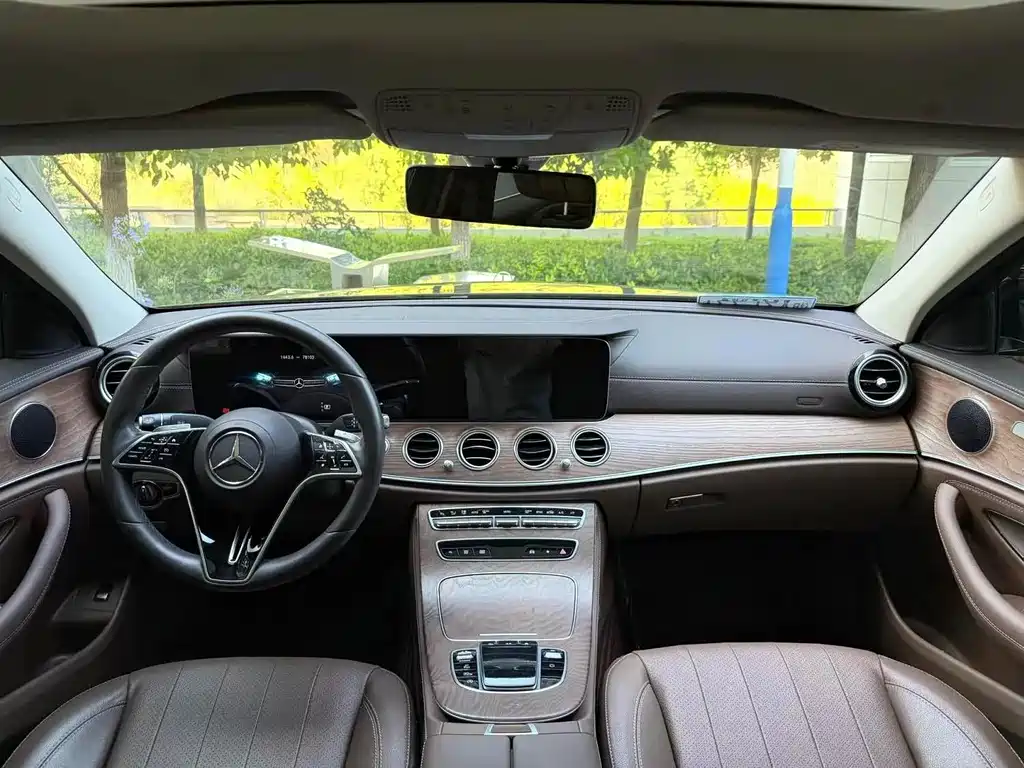 Mercedes-Benz E-Class — миниатюра 6