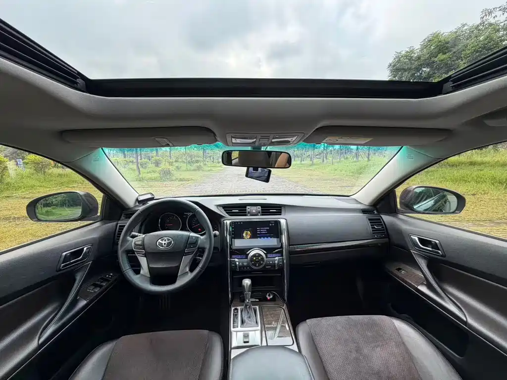 Toyota Reiz — миниатюра 12