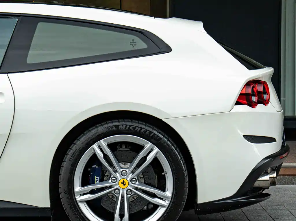 Ferrari GTC4Lusso 2016 6.3L V12