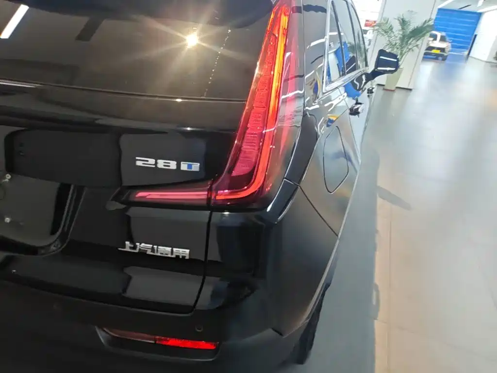 Cadillac XT4 — миниатюра 8