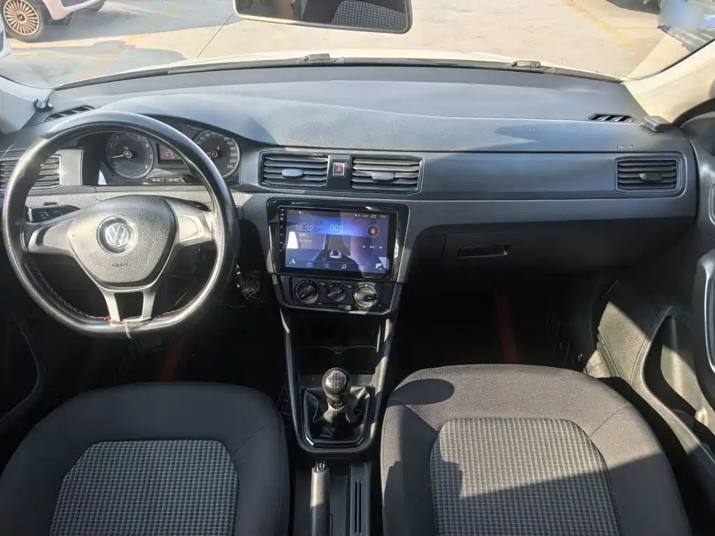 Volkswagen Santana — миниатюра 8