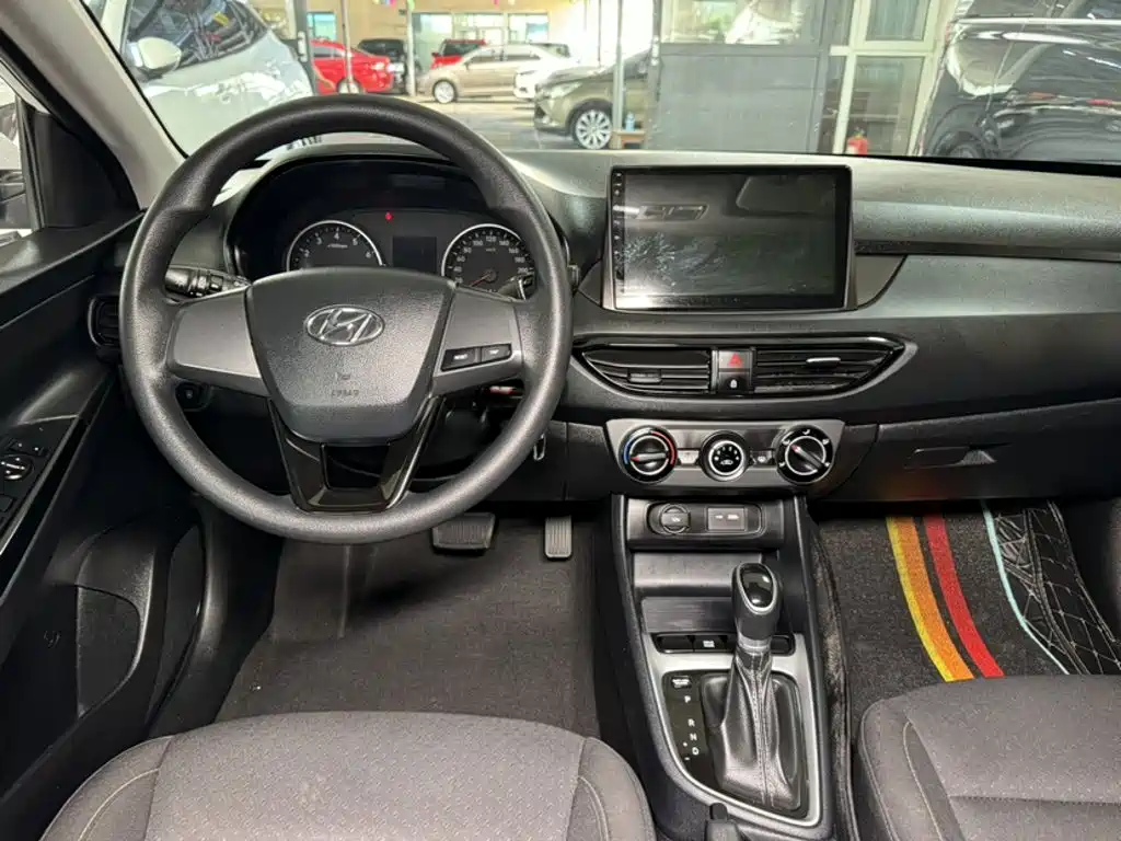 Hyundai Elantra — миниатюра 9